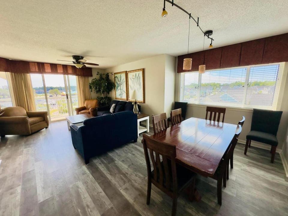 Living room, Seating area, Dining area
