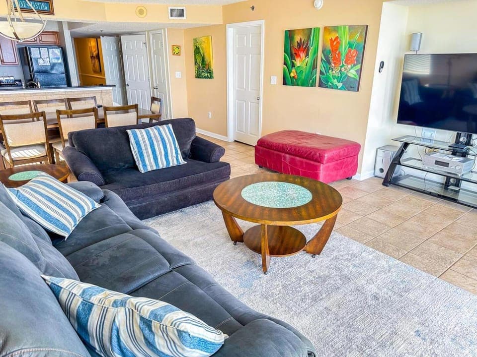 Communal lounge/ TV room, TV and multimedia, Living room, Seating area