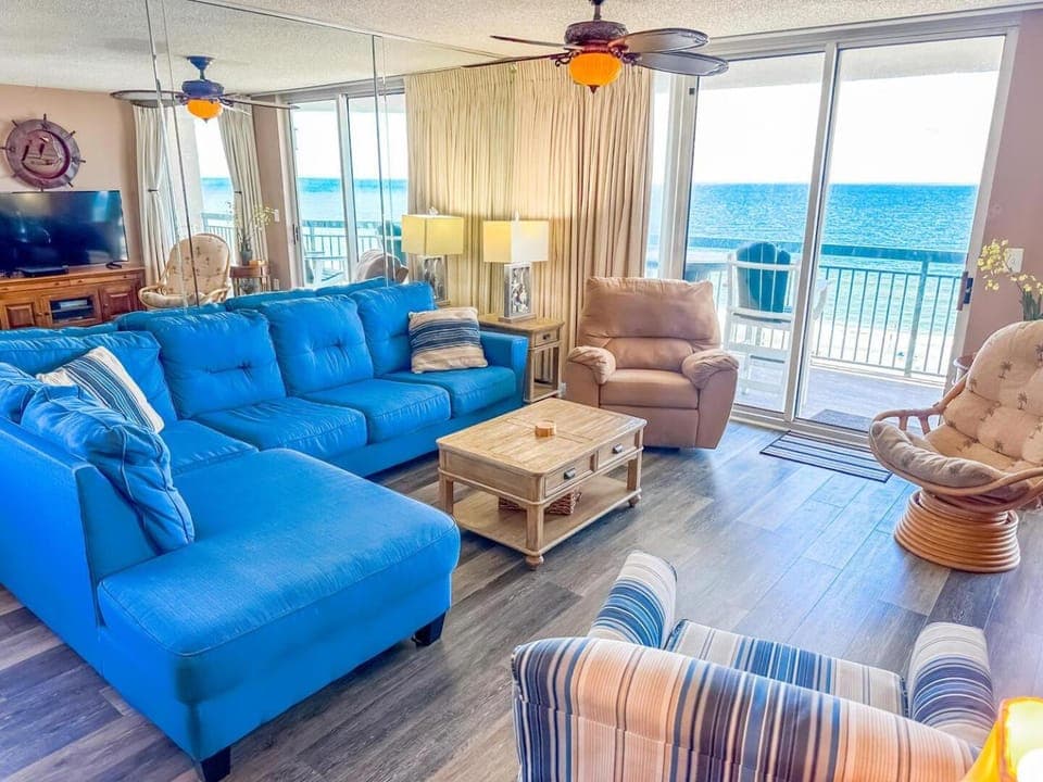 View (from property/room), Balcony/Terrace, Living room, Seating area, Sea view