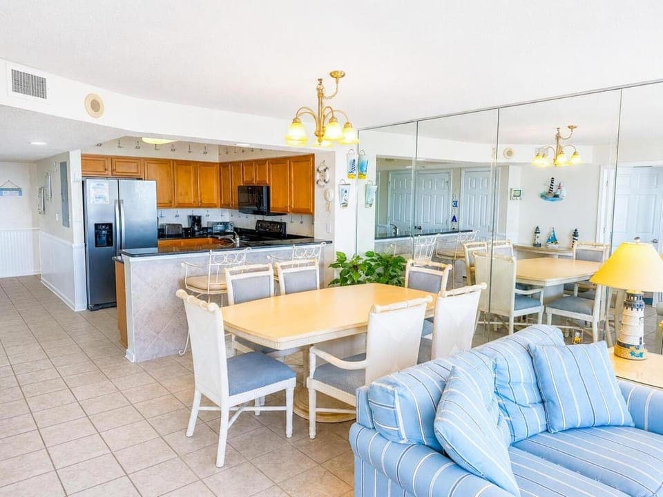 Crescent Shores S 210 Apartment in Crescent Beach