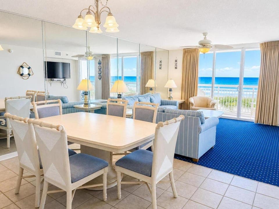 Crescent Shores S 210 Apartment in Crescent Beach