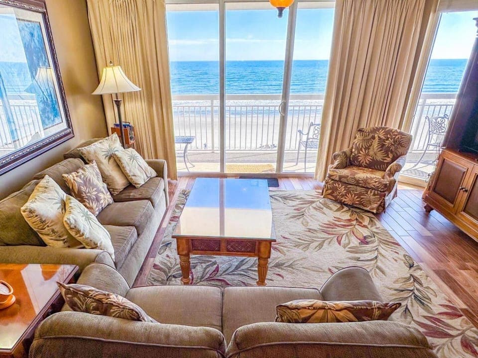 View (from property/room), Living room, Seating area
