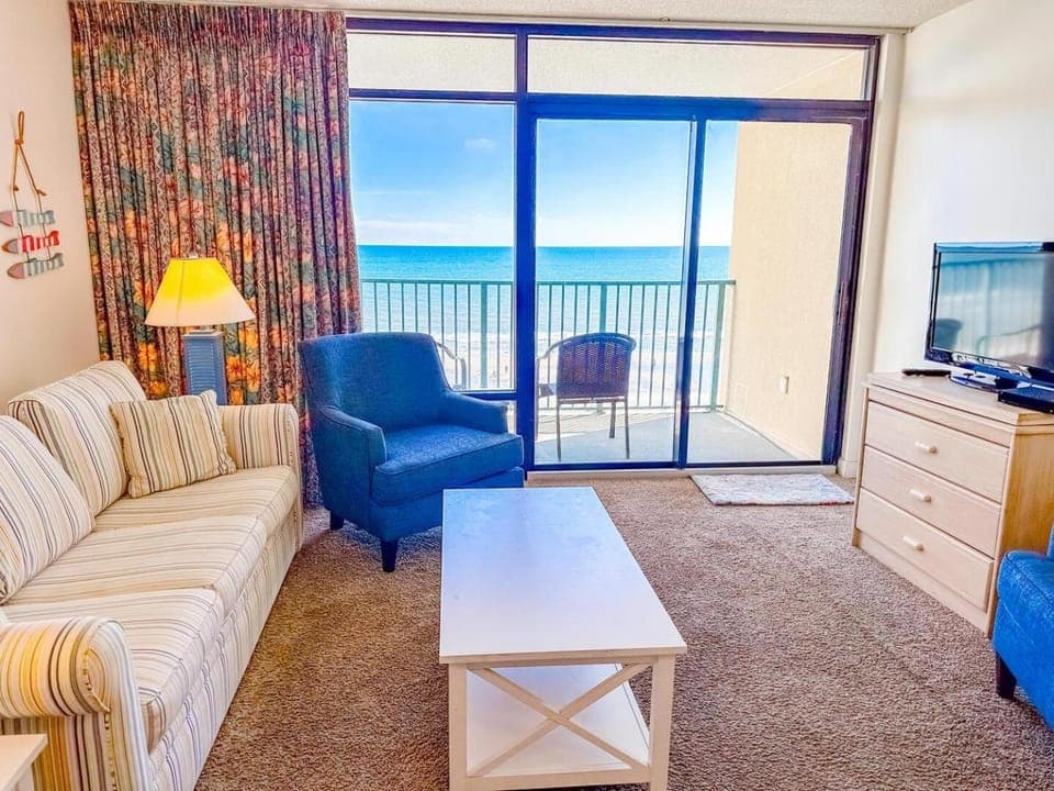 Communal lounge/ TV room, TV and multimedia, View (from property/room), Balcony/Terrace, Living room, Seating area