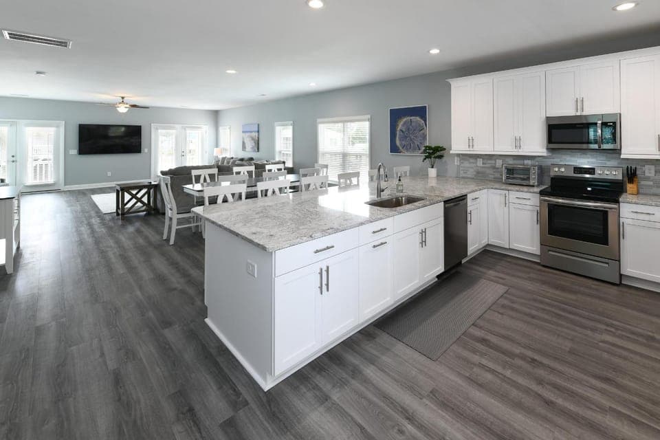 6 BR, Private Pool, Hot Tub - Beach Bear House in Surfside Beach