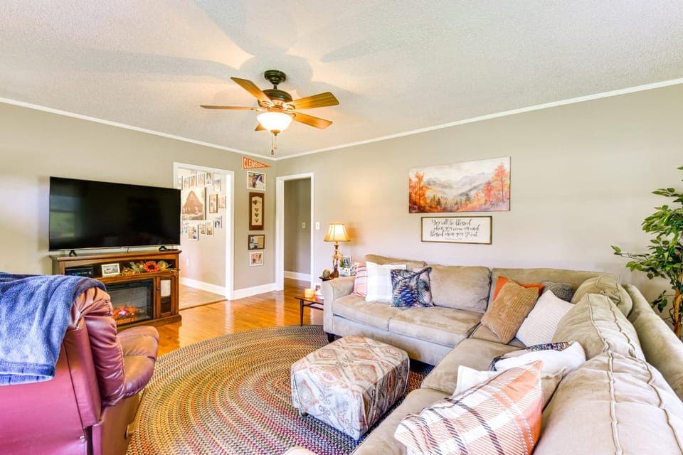 8 Mi to Clemson: Peaceful Family Home w/ Yard House in Seneca