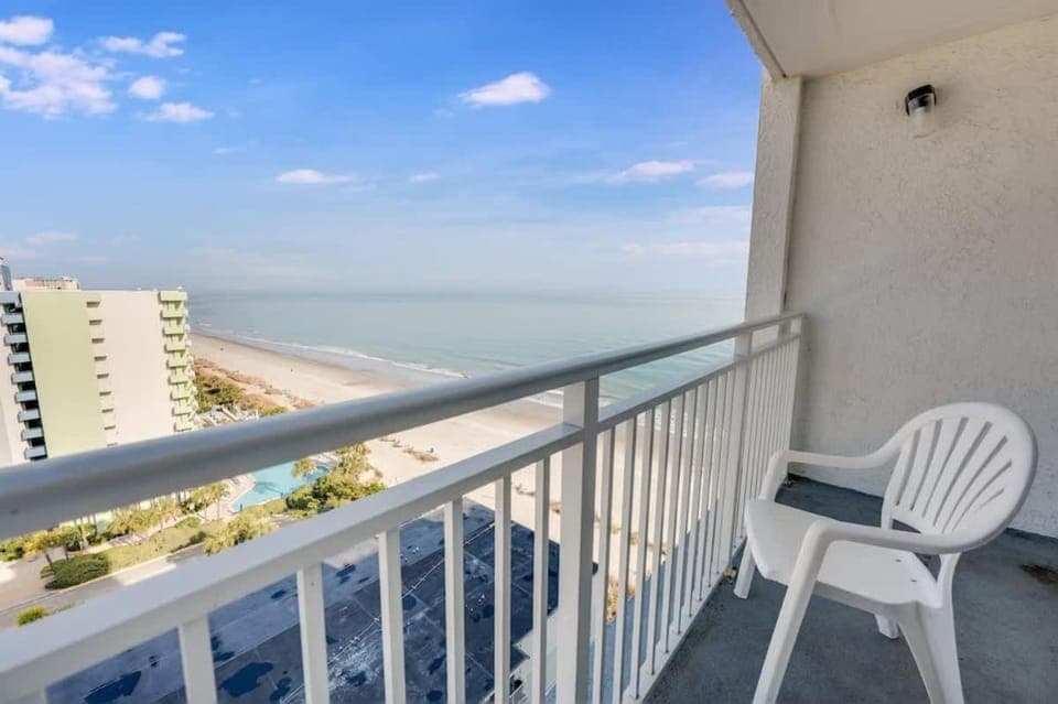 Beautiful High-Floor w Ocean View Newly Renovated Apartment in Myrtle Beach