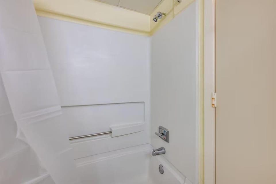 Beautiful High-Floor w Ocean View Newly Renovated Apartment in Myrtle Beach