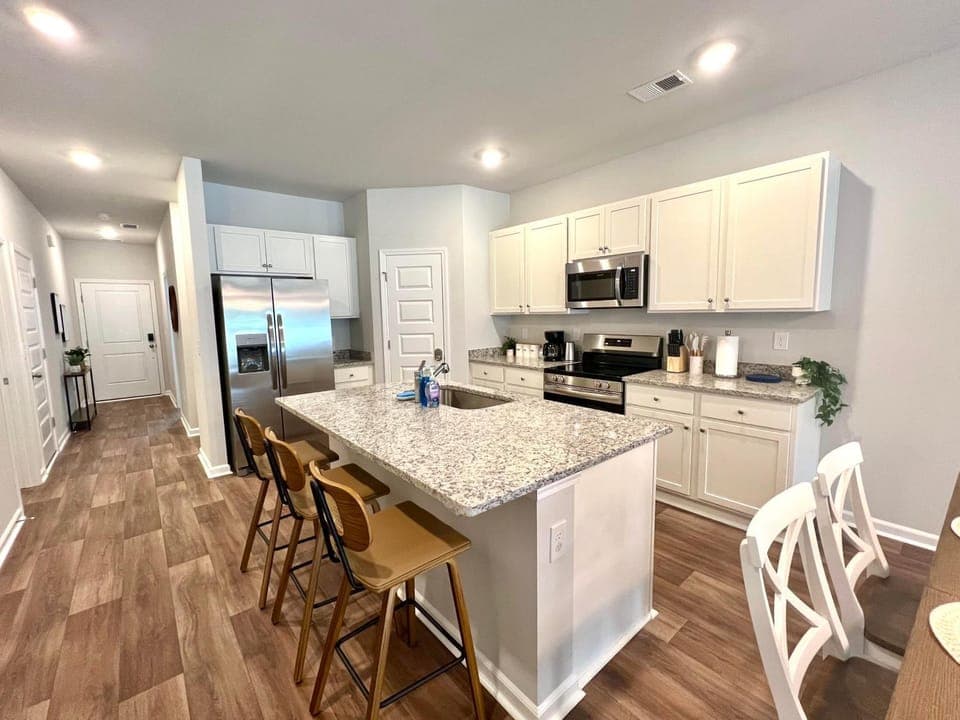 Dining area, dishwasher, minibar, oven, stove, toaster, kitchen