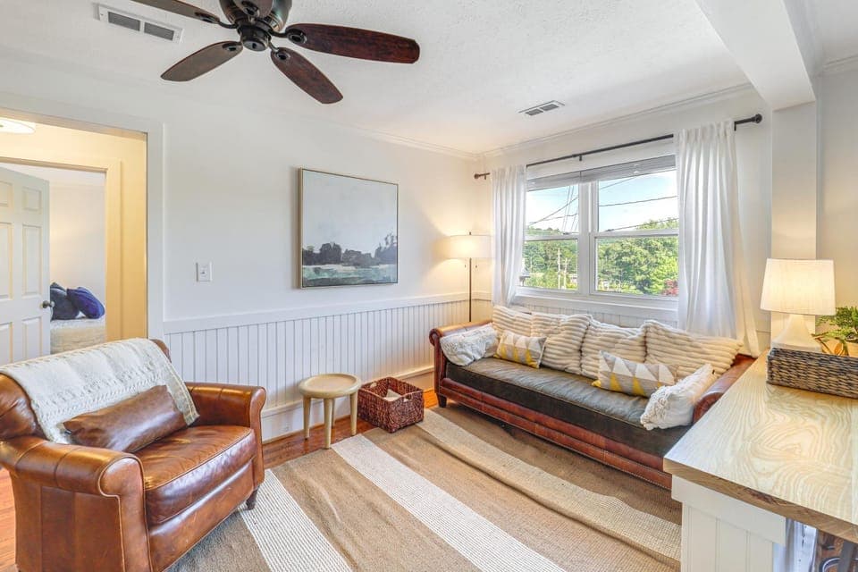 Walk to Shops, Eats & Trails: Blowing Rock Escape! House in Blowing Rock