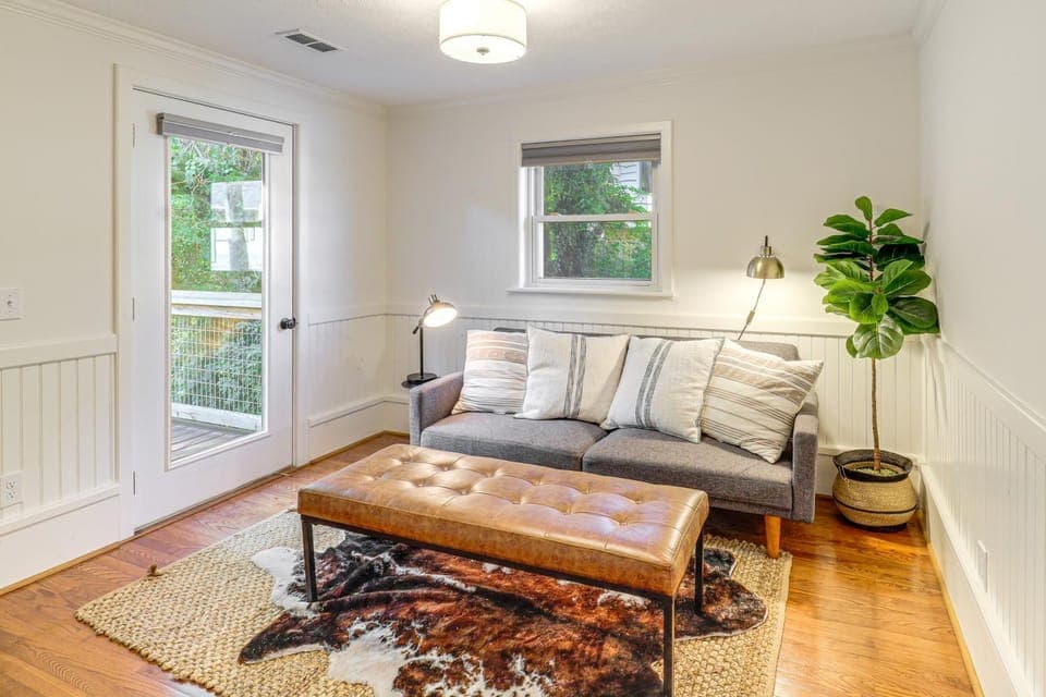 Walk to Shops, Eats & Trails: Blowing Rock Escape! House in Blowing Rock