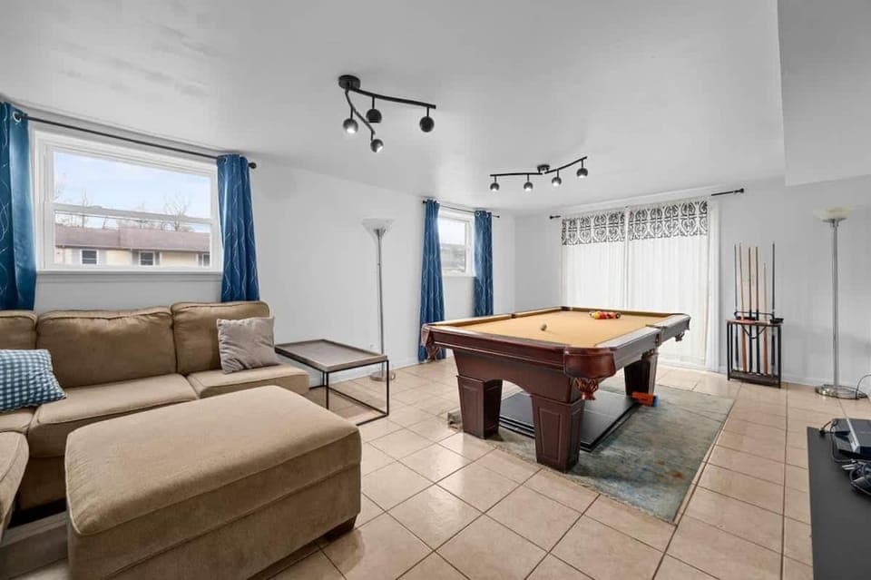 Game Room and Bunks Sleeps 12 Near Downtown House in Nashville