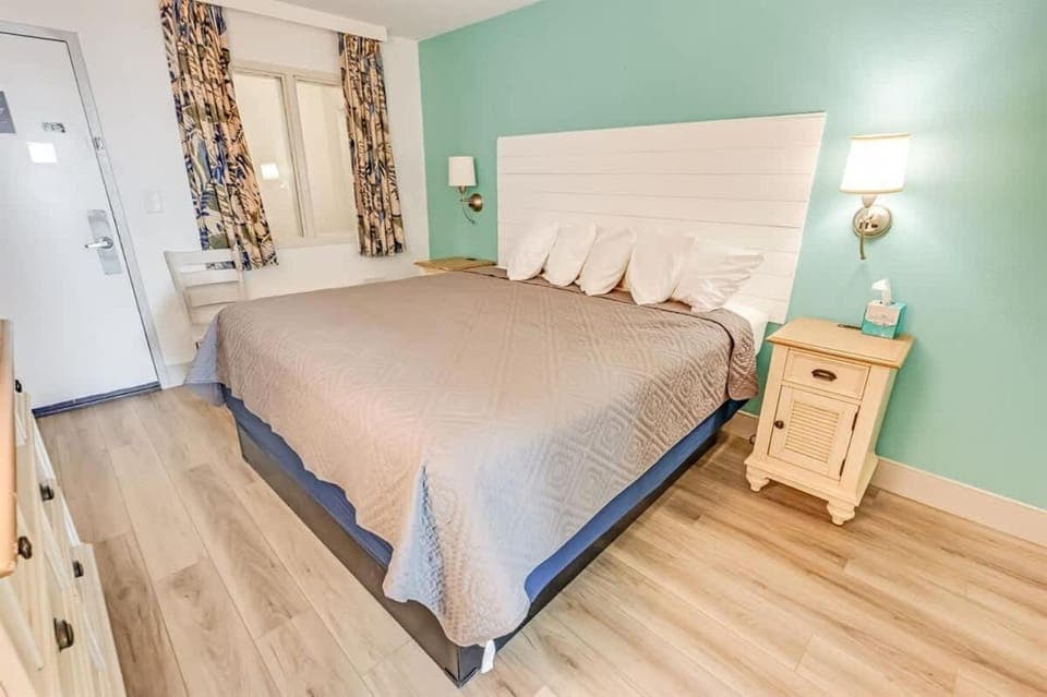 1BR,Direct Oceanfront, Pools Newly Remodeled Nice! House in Myrtle Beach