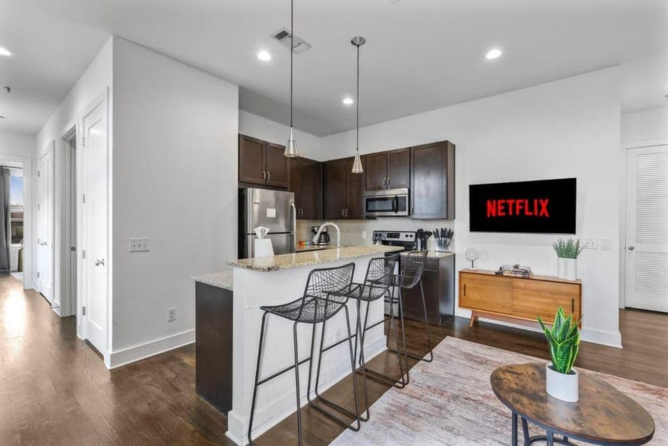 Stylish Midtown Condo Near Vanderbilt & Parthenon Apartment in Nashville