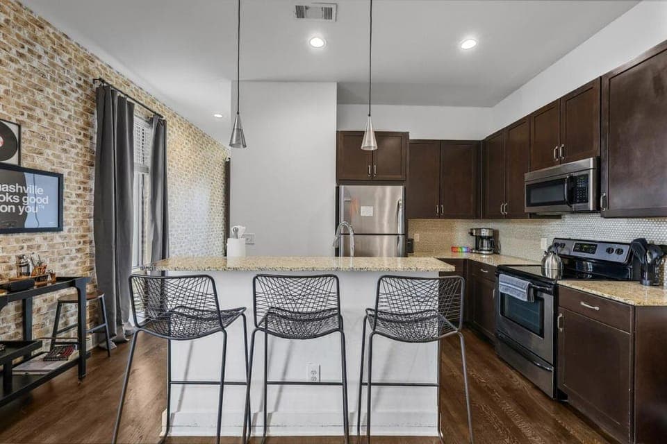 Stylish Midtown Condo Near Vanderbilt & Parthenon Apartment in Nashville