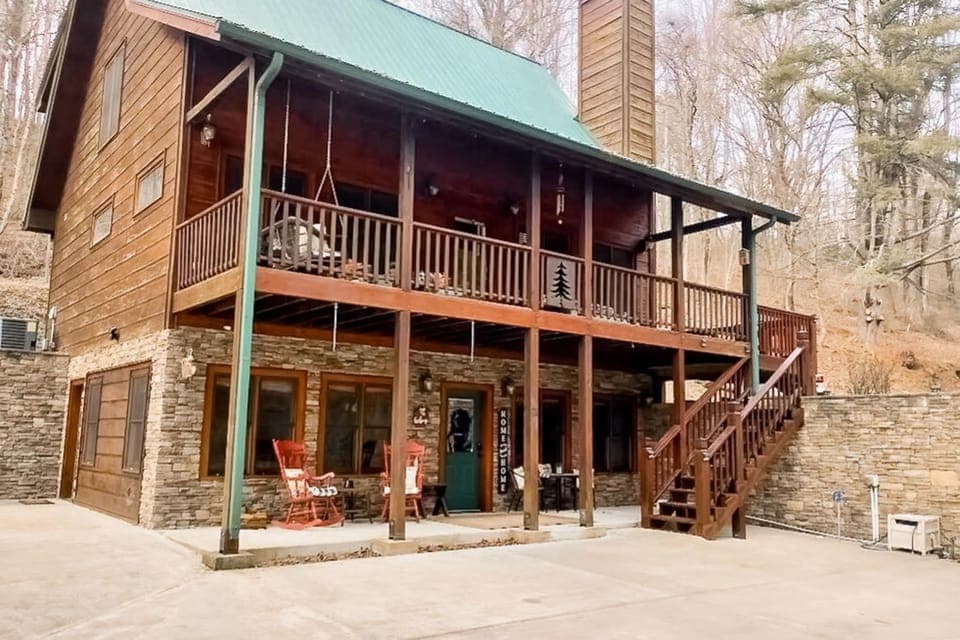 Peak and Pond Retreat House in Sky Valley