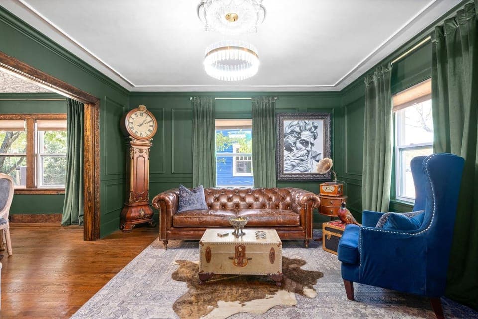 Living room, Seating area