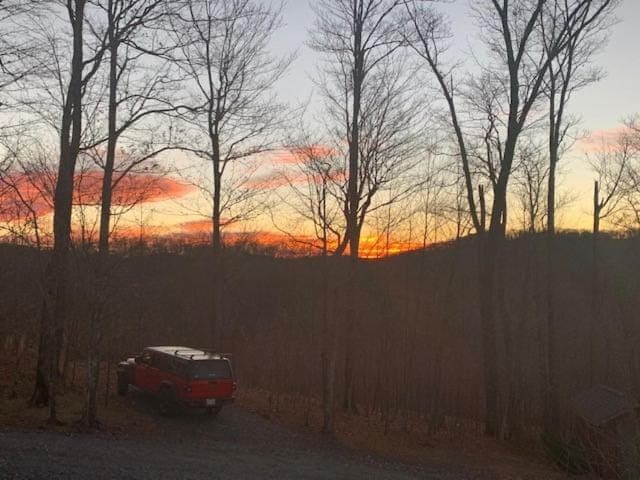 3Bd Log Cabin with Views, Hot Tub, Gas Fireplace, Game Room Cabin in Watauga