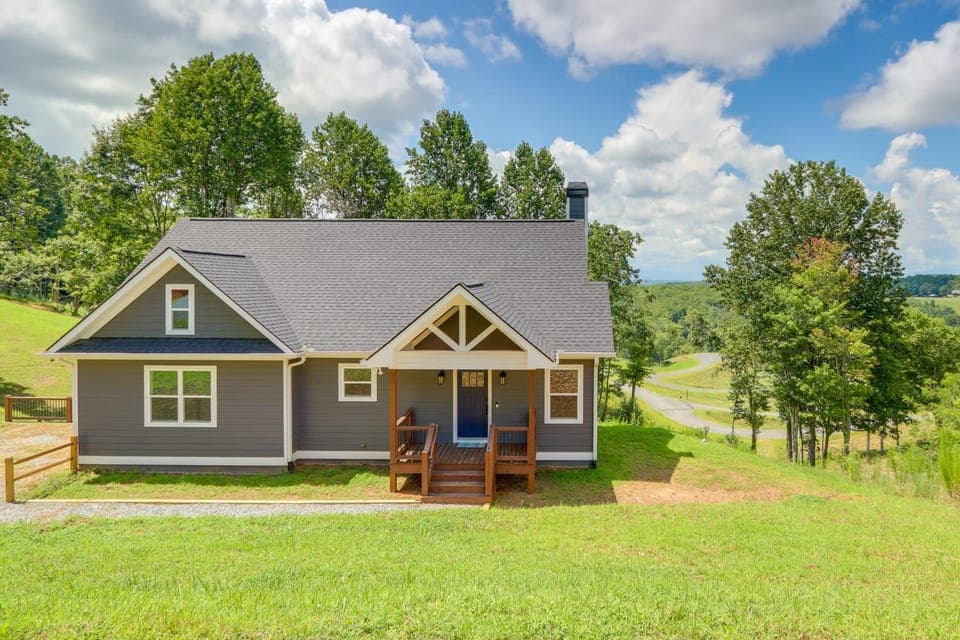 Cozy Blue Ridge Cabin: Game Room & Mountain Views Cabin in Union County