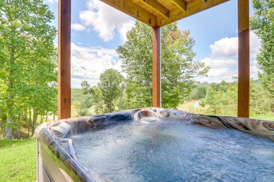 Cozy Blue Ridge Cabin: Game Room & Mountain Views Cabin in Union County