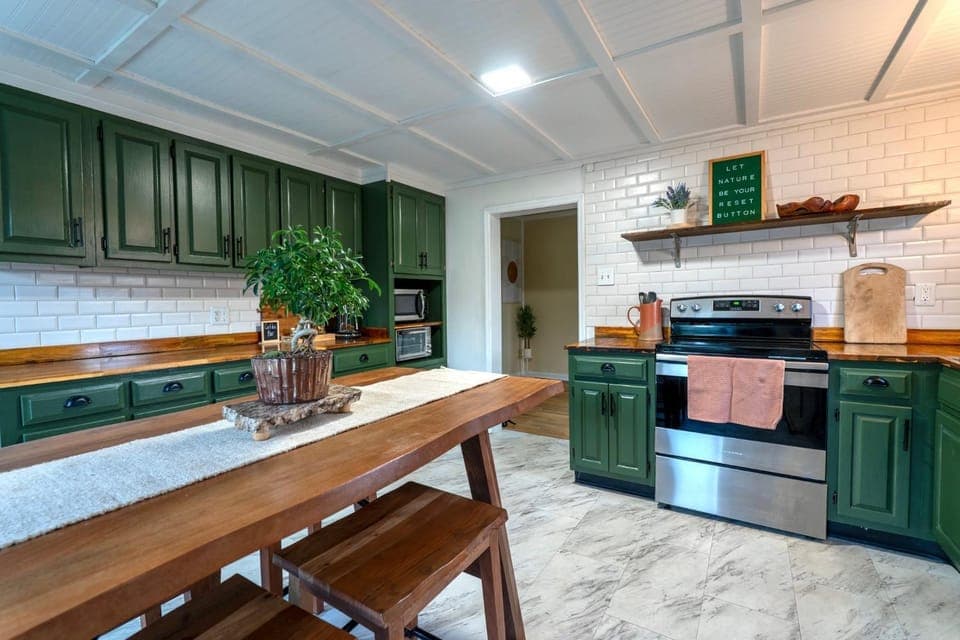 Kitchen or kitchenette, Dining area, dishwasher, minibar, oven, pet friendly, stove, toaster