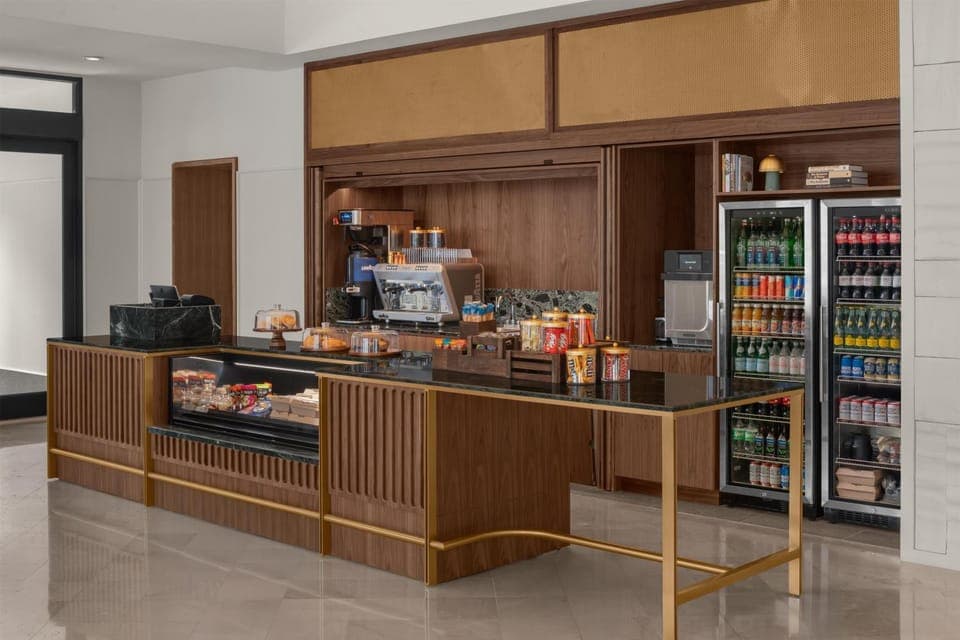 Restaurant/places to eat, Coffee/tea facilities, Food, Breakfast, Lunch