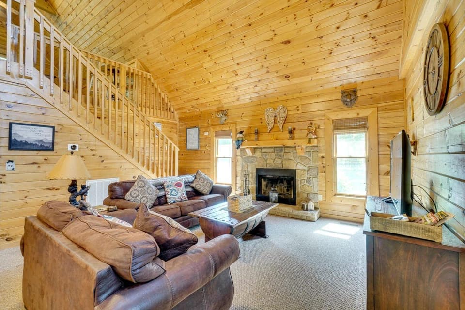 Walk to Douglas Lake: Cabin w/ Private Hot Tub! Cabin in Douglas Lake