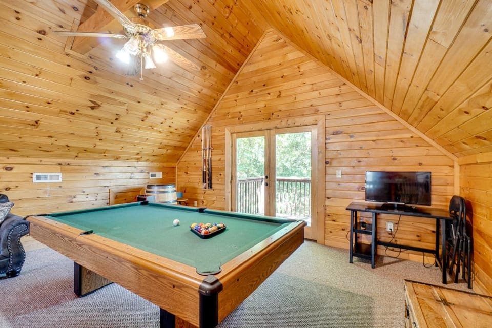 Walk to Douglas Lake: Cabin w/ Private Hot Tub! Cabin in Douglas Lake
