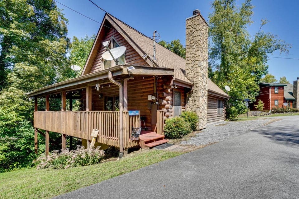 Walk to Douglas Lake: Cabin w/ Private Hot Tub! Cabin in Douglas Lake