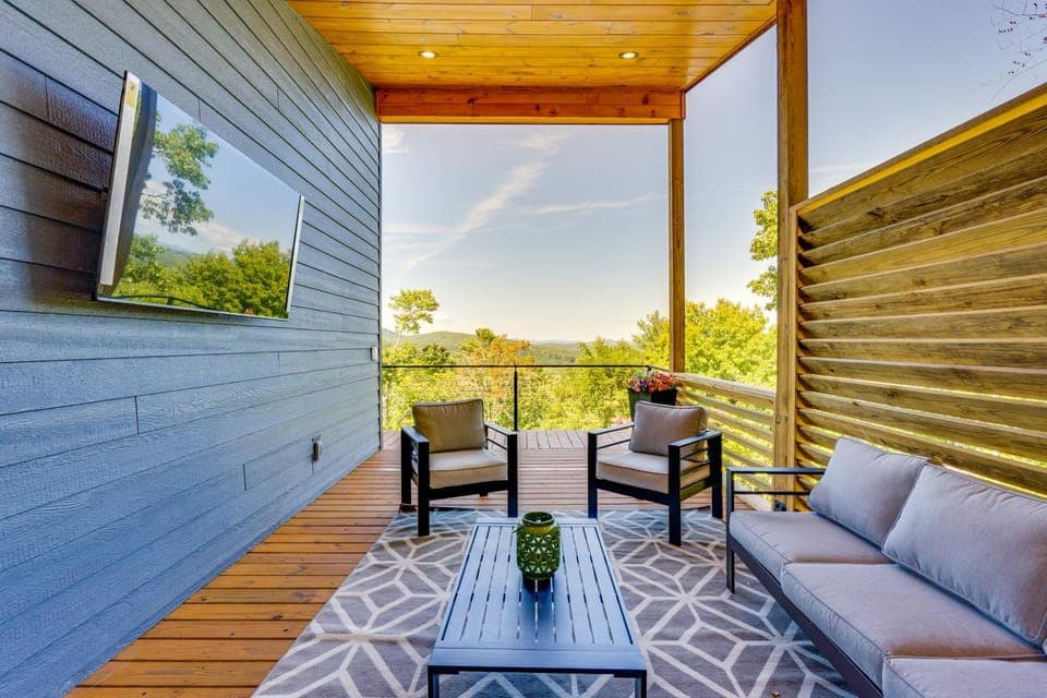 Mtn-View Decks & Fire Pit: Quiet Brasstown Escape House in Tennessee