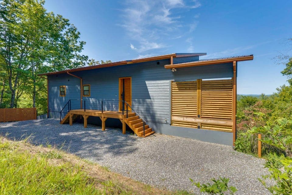 Mtn-View Decks & Fire Pit: Quiet Brasstown Escape House in Tennessee