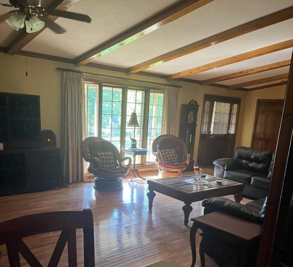 Communal lounge/ TV room