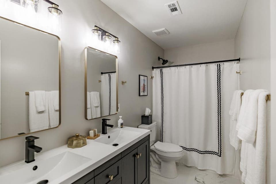 Shower, Toilet, Bathroom, Bath