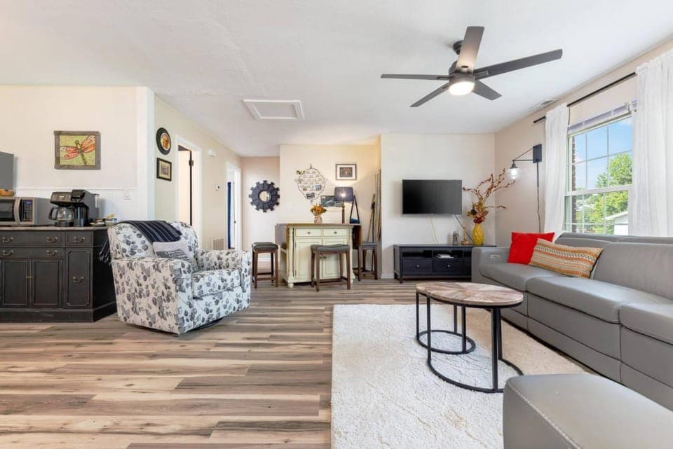Living room, Seating area
