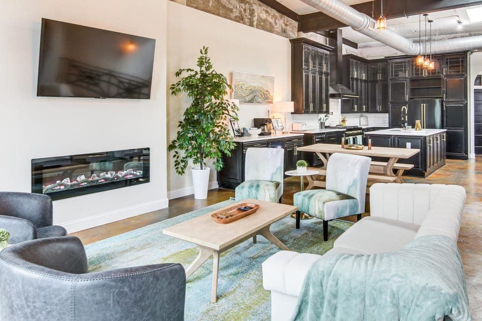Modern Dtwn Condo w/ Balcony in Hendersonville House in Hendersonville