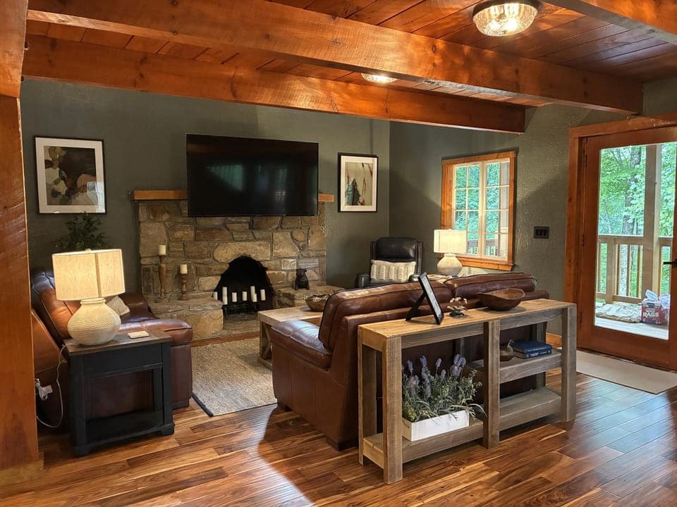 Of the Pines House in Tennessee