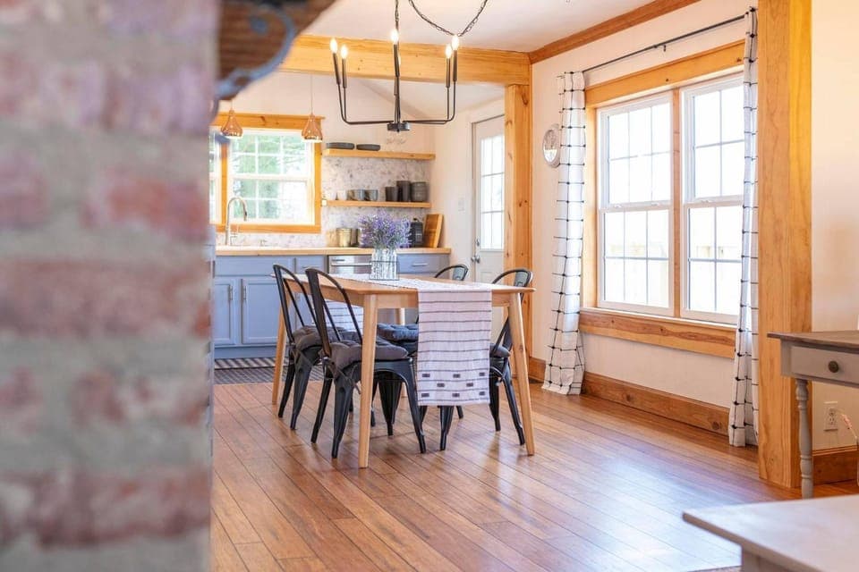 Food and drinks, Dining area, Family