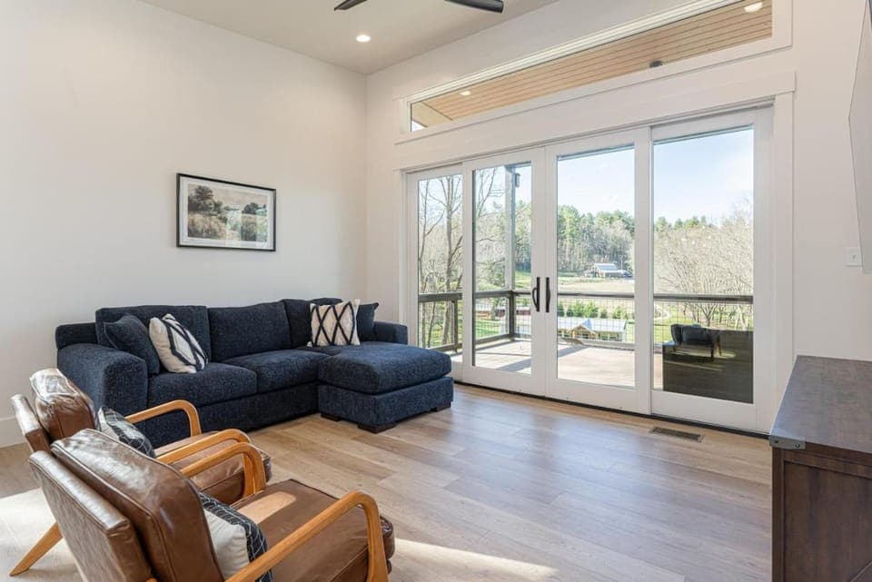 Miller Modern Mountain Home House in Fairview
