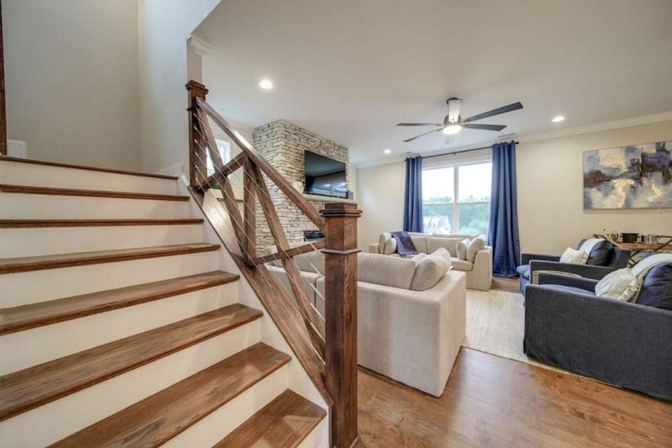 Cozy and Immaculate 4BR Modern Farmhouse Retreat House in Belmont