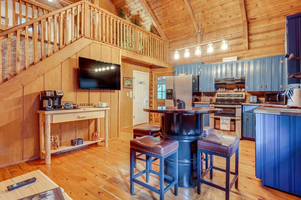 Soak in Hot Tub, Explore Outdoors: Cleveland Cabin Cabin in Cleveland
