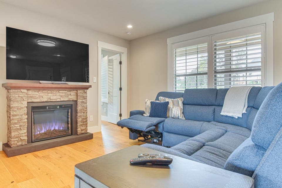5 Mi to Dtwn, Stunning Views: Weaverville Retreat! House in Buncombe County