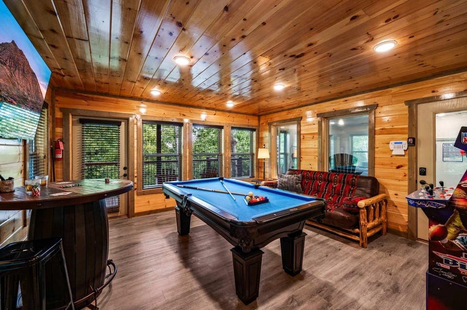 Billiard, Game Room