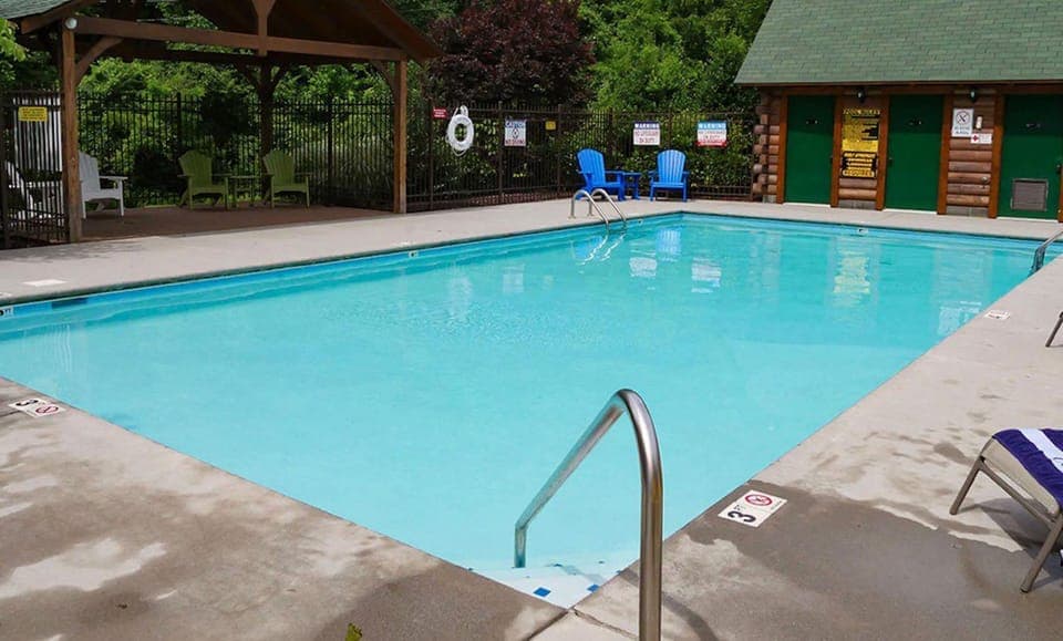 Cabin Retreat - Private Hot Tub & Pool Table Cabin in Sevierville