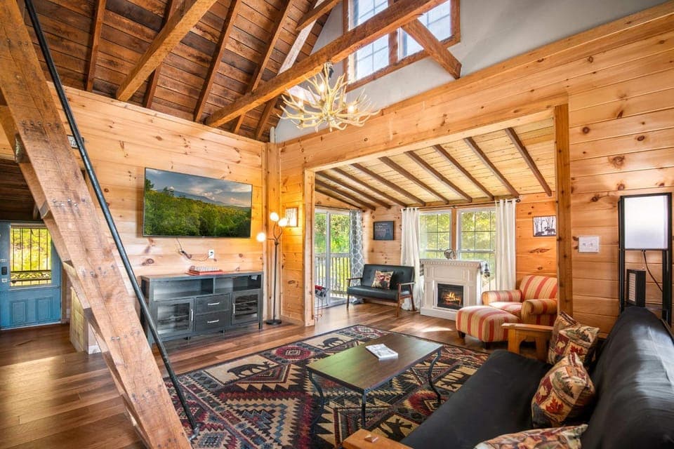 Hilltop Farmhouse - Hot Tub Views & Fire Pit House in Sevier County