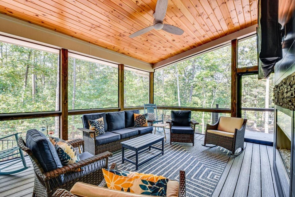 Waterfront Home on Lake Hartwell w/ Dock Access House in Reed Creek