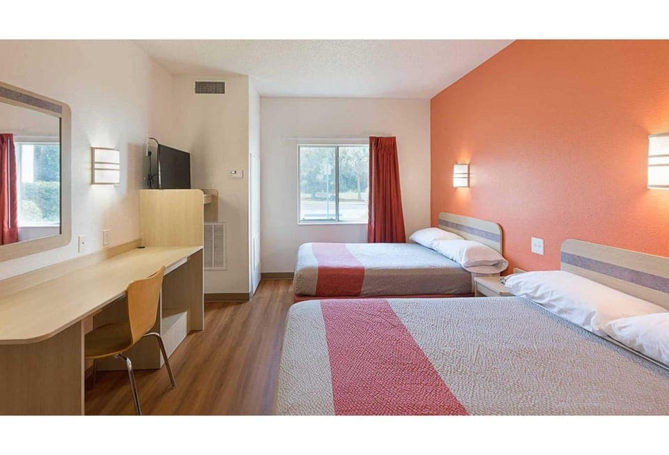 Communal lounge/ TV room, Photo of the whole room, Bedroom
