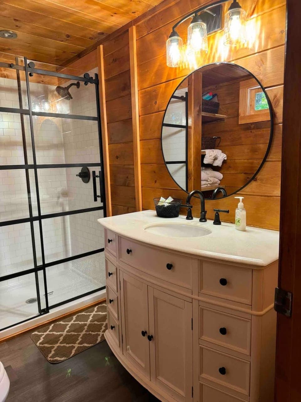 Mountain Tranquility Romantic-Hot Tub-Cabin -View Cabin in Helen