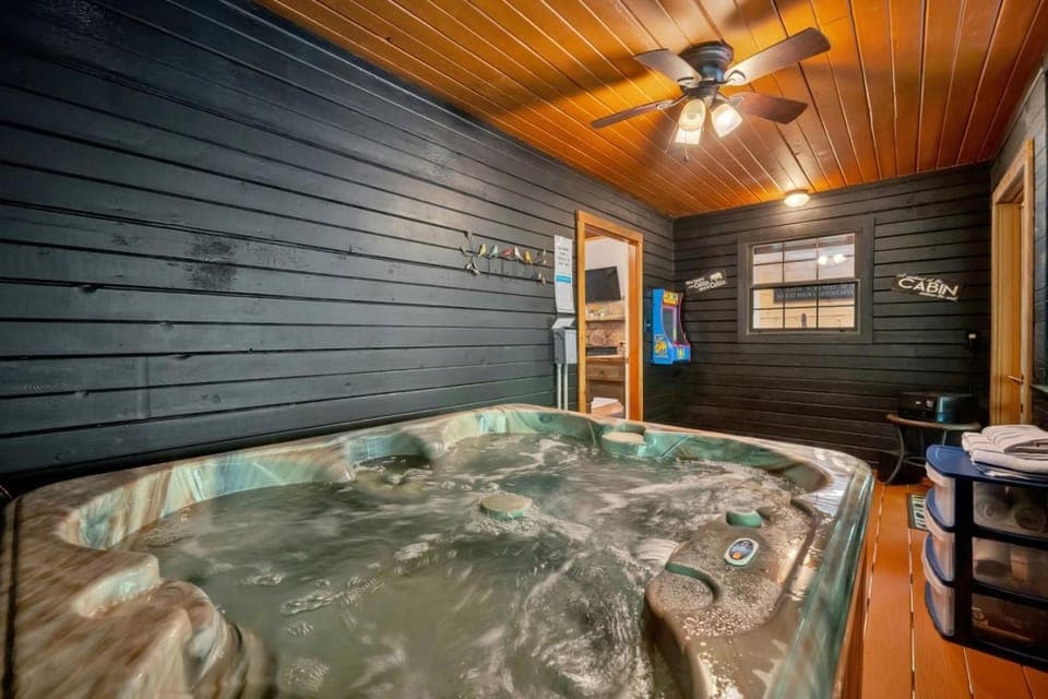 Warm Modern Lodge Hot Tub Fireplace Pacman House in Pigeon Forge
