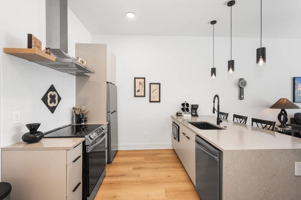 East Nash Condo for 4 with Public Rooftop Near DT House in East Nashville