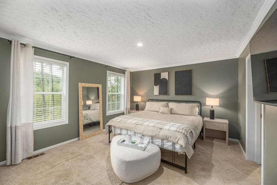Bed, TV and multimedia, Photo of the whole room, Bedroom