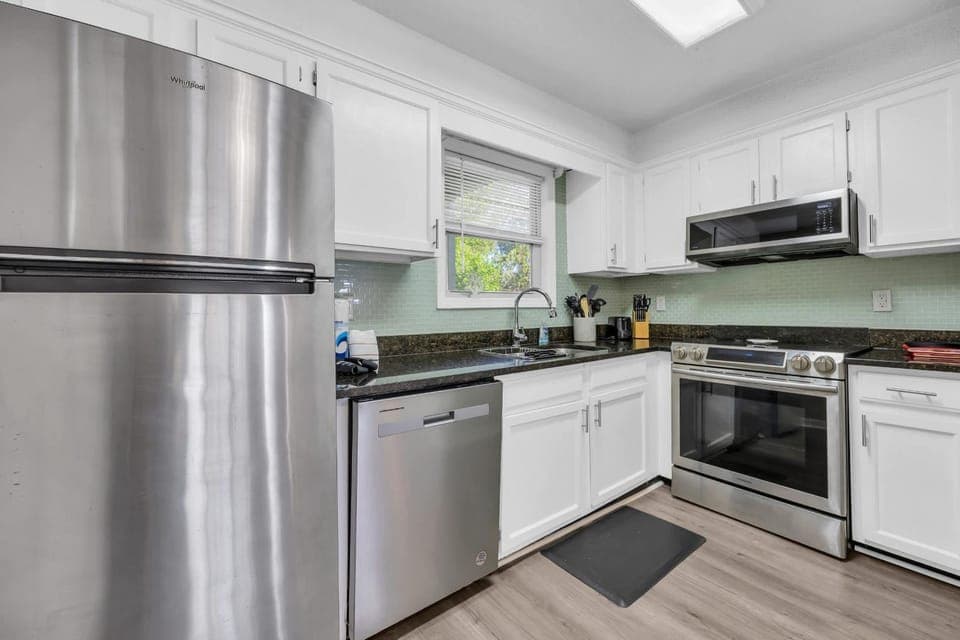 Hang Loose Haven - Beach n Golf Getaway w Pool House in Surfside Beach